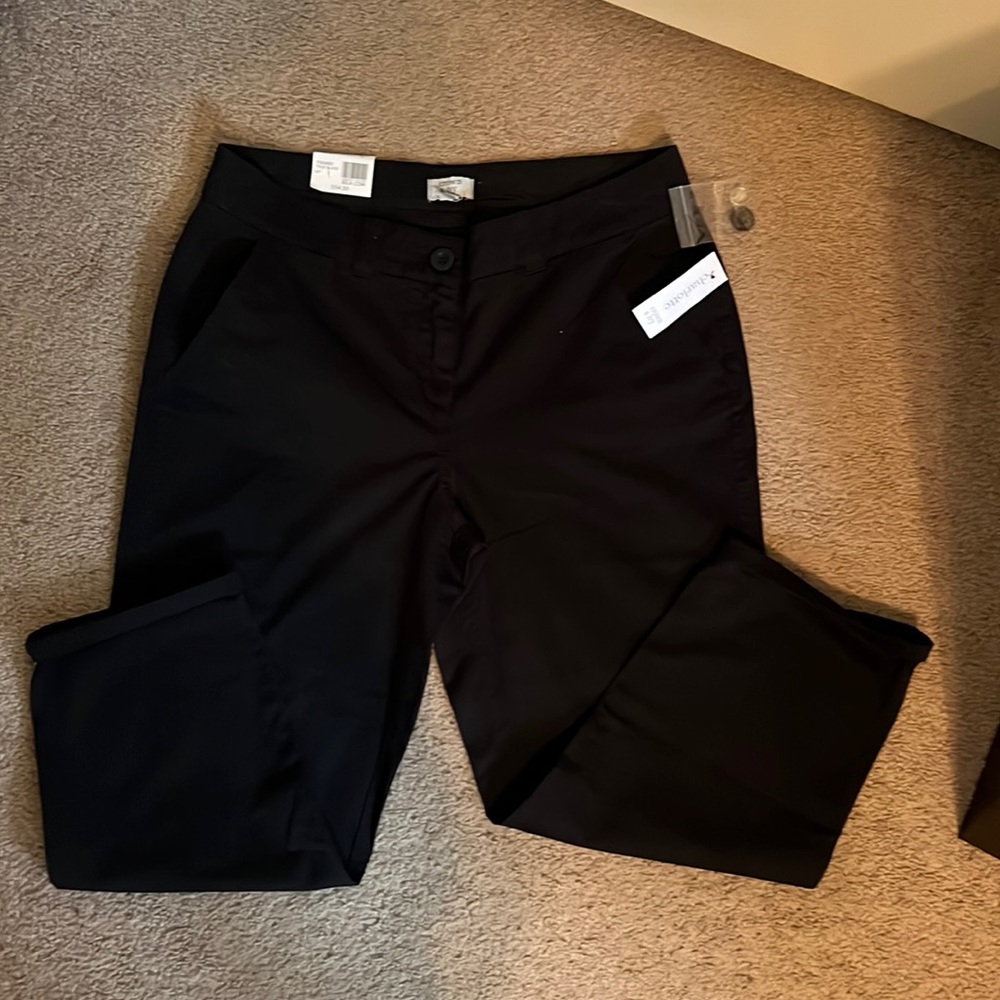NWT - Ladies crop pants size 6